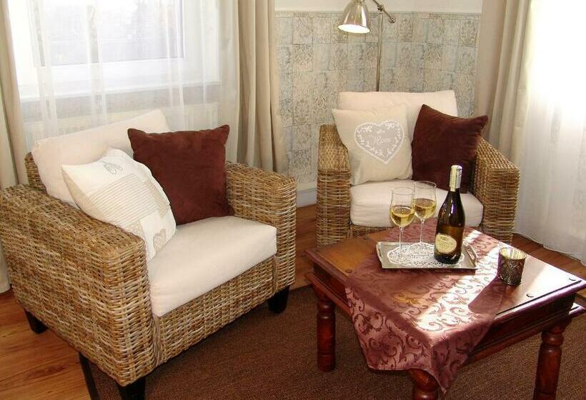 جناح جونيور, Garni Landhaus Uttum