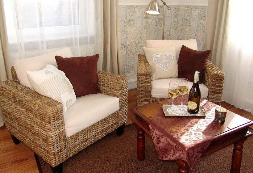 جناح جونيور, Garni Landhaus Uttum