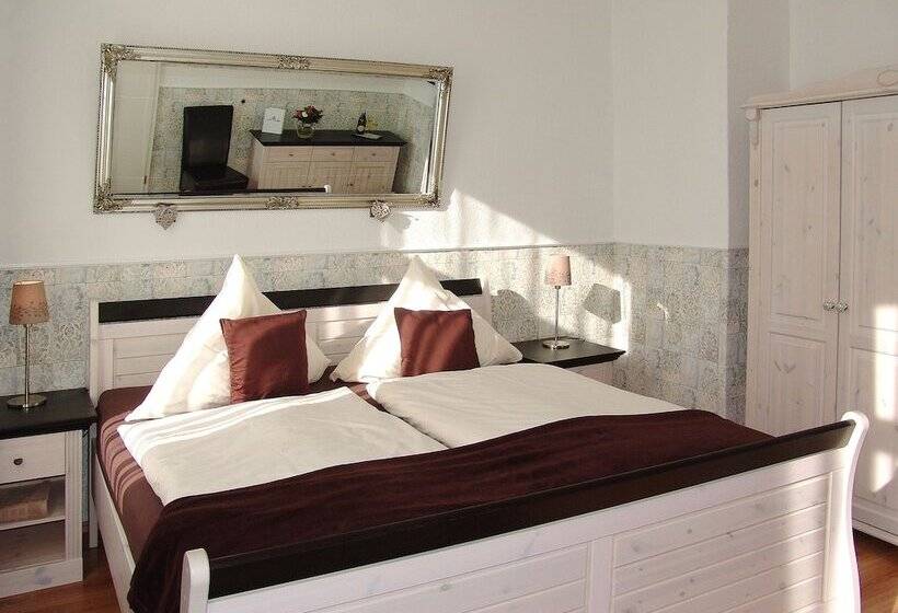 جناح جونيور, Garni Landhaus Uttum