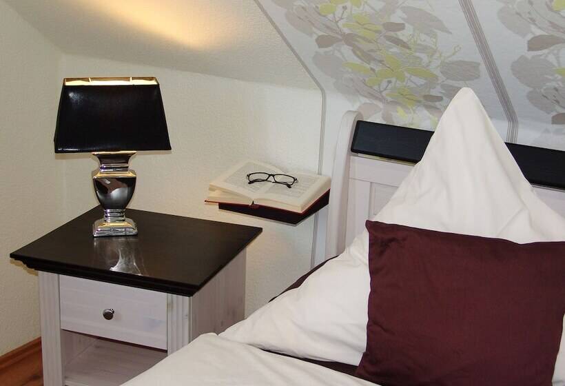 جناح, Garni Landhaus Uttum