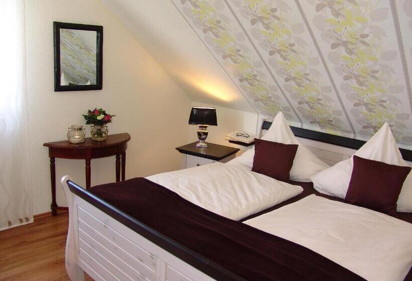 جناح, Garni Landhaus Uttum