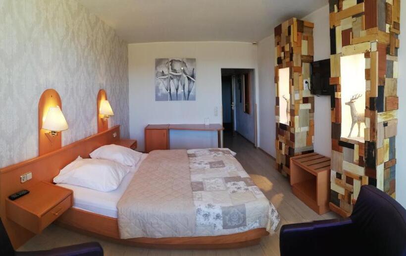 غرفة قياسية مزوَّدة بشُرفة, Heiderhof