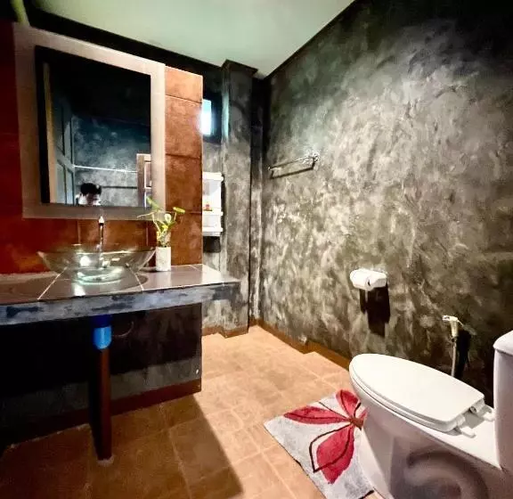 キングサイズベッドのスタンダードルーム, Khao Sok Green Valley Resort   Sha Certified