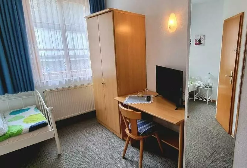 Standard Yhden Hengen Huone, Landhaus Adorf