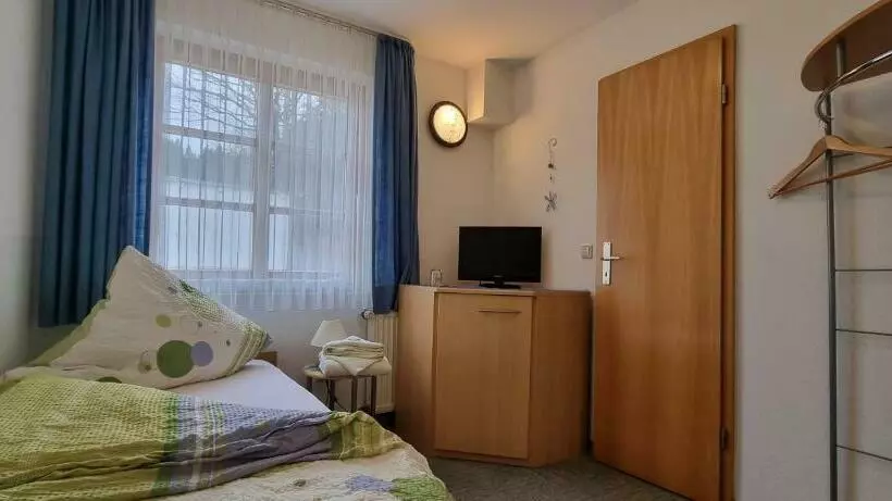 Standard Yhden Hengen Huone, Landhaus Adorf