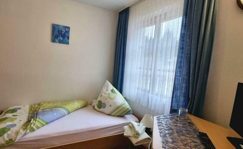 标准单人间, Landhaus Adorf