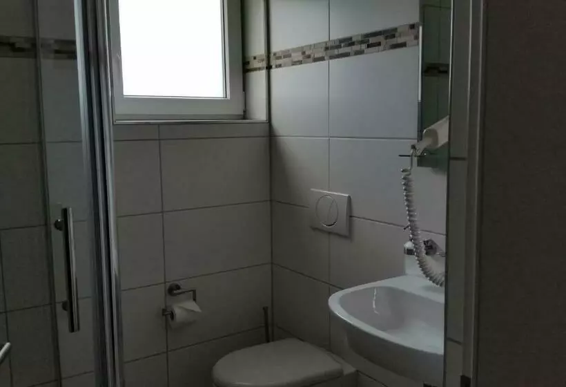 اتاق راحتی یک تخته, Schafer Boardinghouse