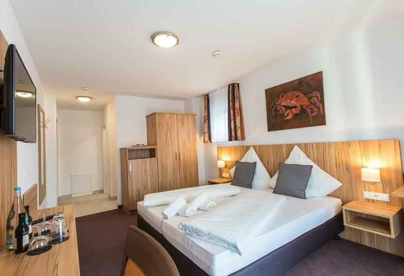 コンフォートルーム, Schafer Boardinghouse