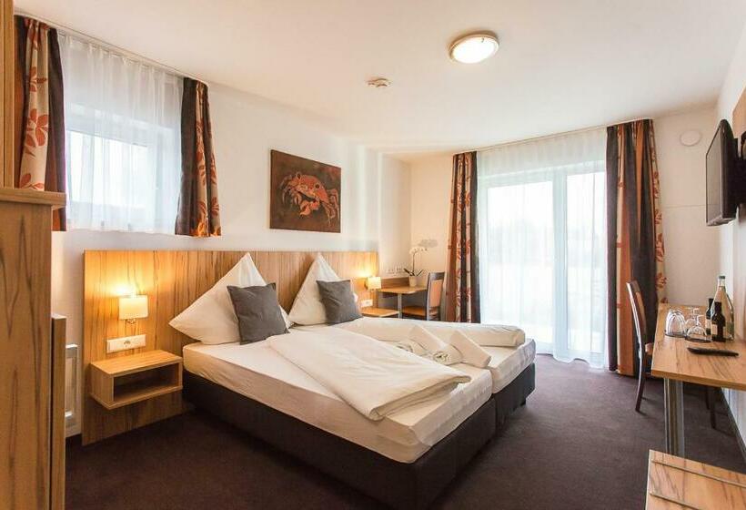 コンフォートルーム, Schafer Boardinghouse