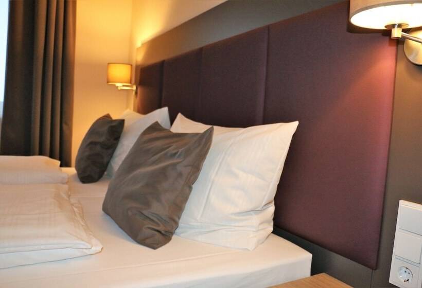 Номер Стандарт, Zum Brunnen