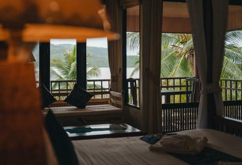 חדר דלוקס נוף לים, Kooncharaburi Resort   Koh Chang