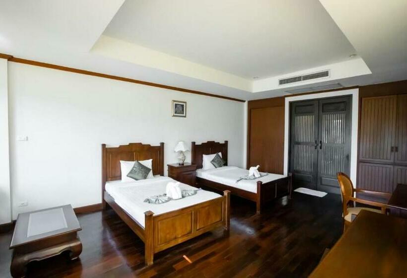 חדר דלוקס נוף לים, Kooncharaburi Resort   Koh Chang