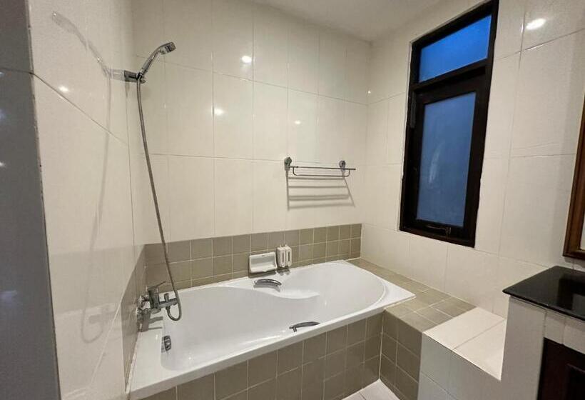 חדר דלוקס נוף לים, Kooncharaburi Resort   Koh Chang