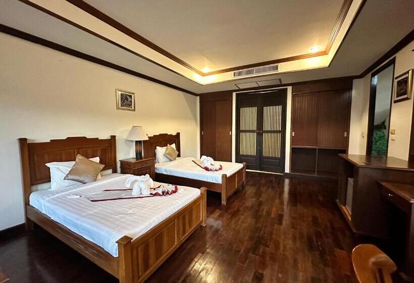 חדר דלוקס נוף לים, Kooncharaburi Resort   Koh Chang