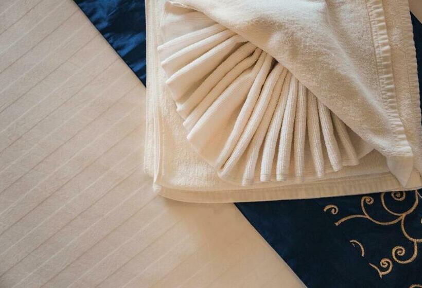 חדר דלוקס נוף לים, Kooncharaburi Resort   Koh Chang