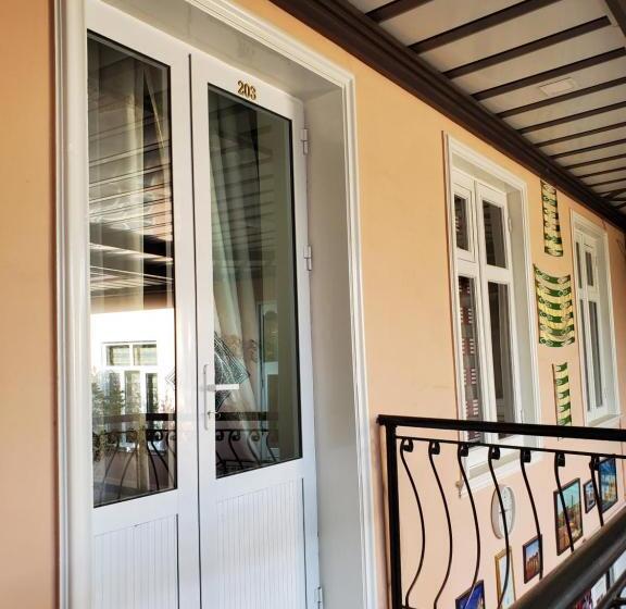 חדר סטנדרט לארבעה, Nursultan Grand Guest House