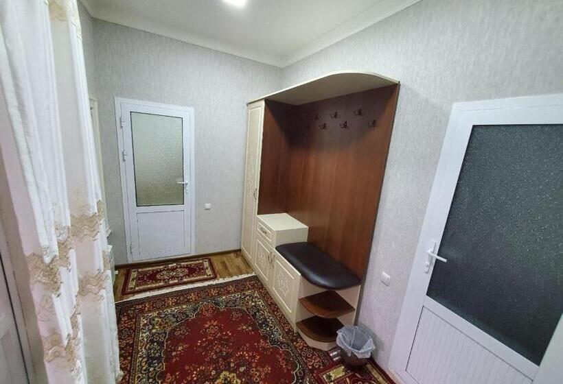 חדר סטנדרט לארבעה, Nursultan Grand Guest House