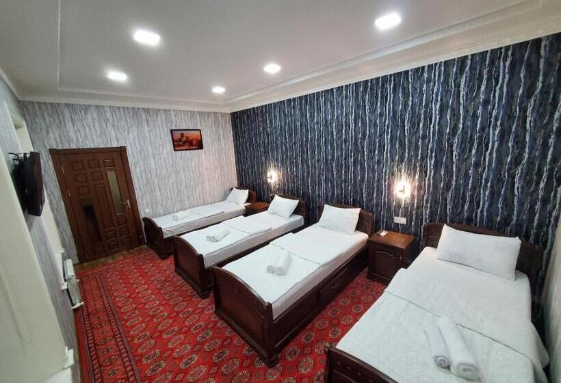 חדר סטנדרט לארבעה, Nursultan Grand Guest House