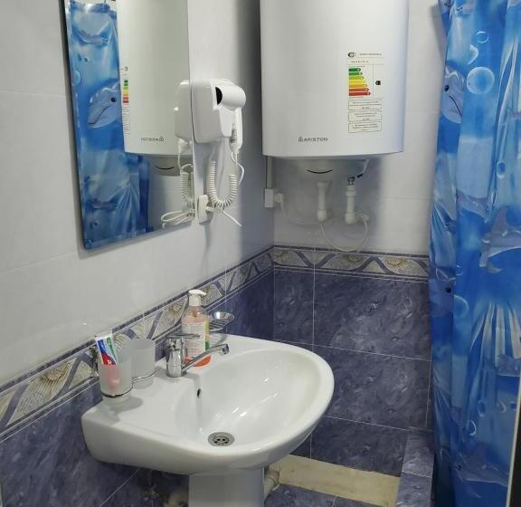 חדר סטנדרט לשלושה, Nursultan Grand Guest House