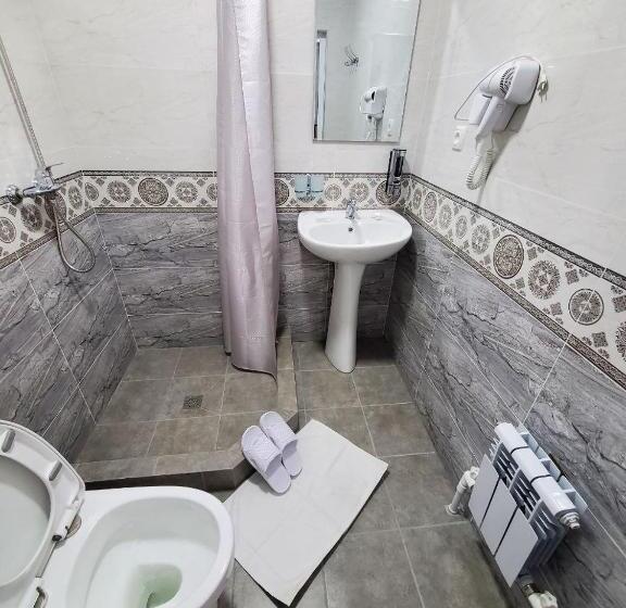 חדר סטנדרט לארבעה, Nursultan Grand Guest House