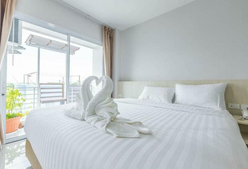 발코니 디럭스 룸, Sananwan Hometel