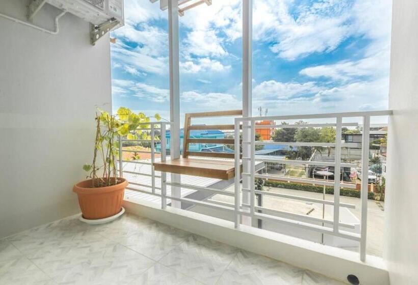 발코니 디럭스 룸, Sananwan Hometel