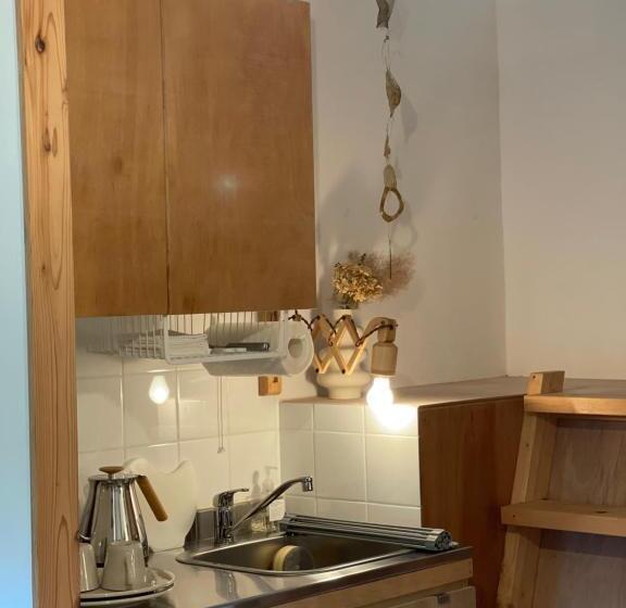 منزل غرفة نوم واحدة, Small Hotel Tonari