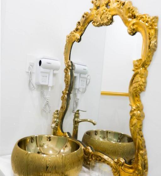 اتاق لوکس با بالکن, King Villa Quảng Ngãi