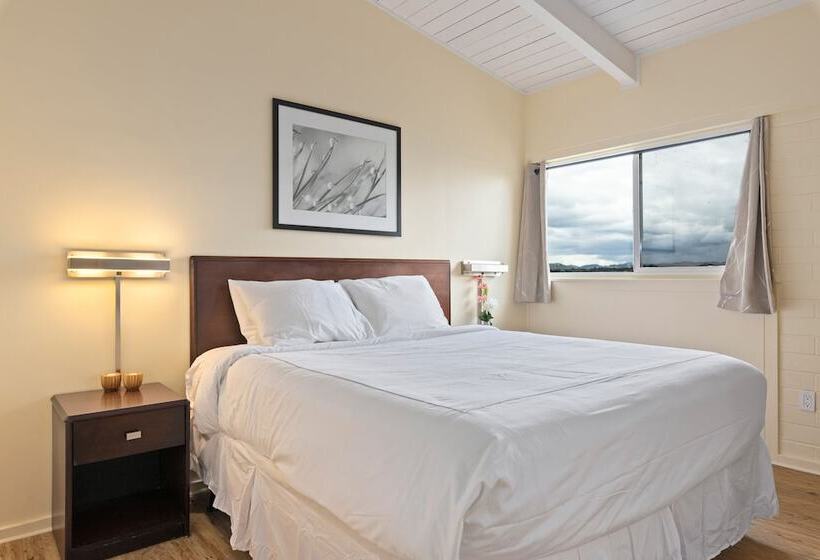 Suite with lake view, Konocti Harbor Resort