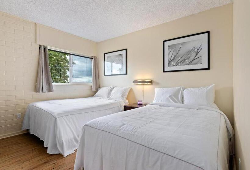 Suite with lake view, Konocti Harbor Resort