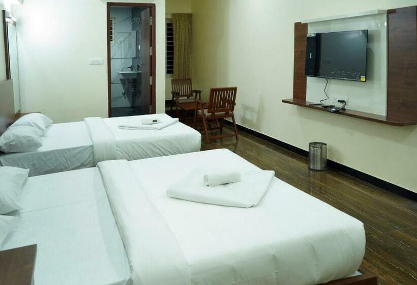 四人豪华间, Nivetha Inn