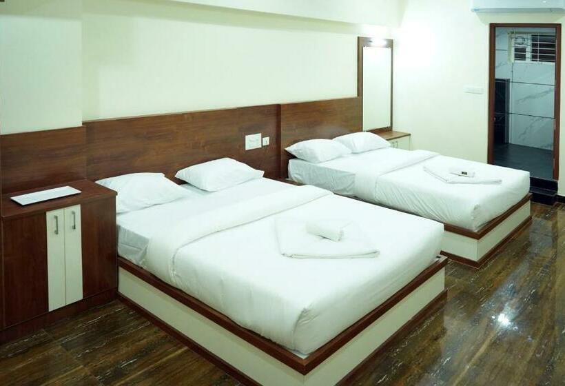 Четырехместный Номер Deluxe, Nivetha Inn