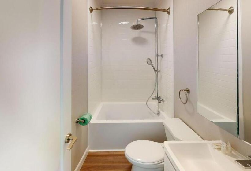 Дом 2 Спальни, Point Sebago Resort