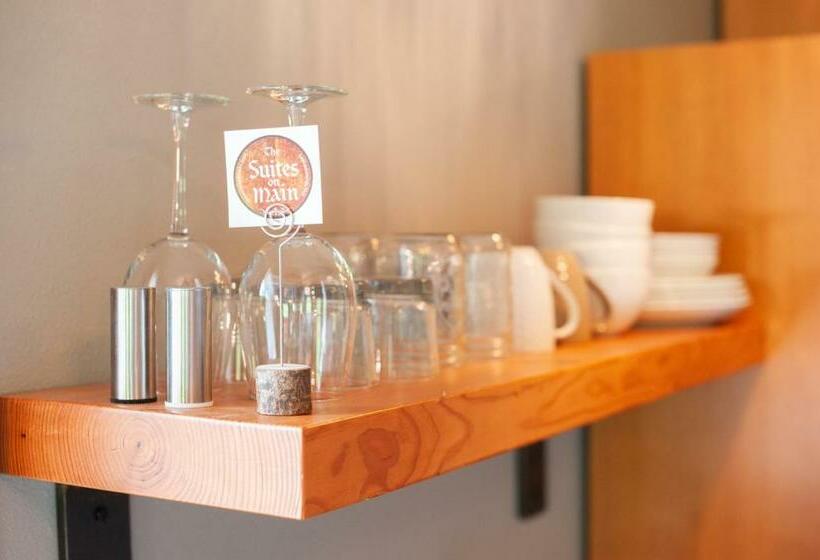 استودیوی استاندارد, The Suites On Main