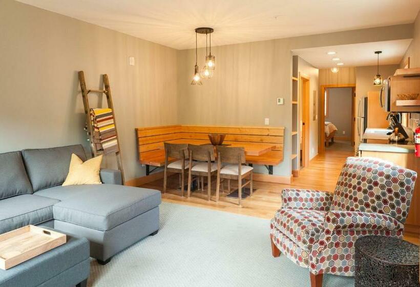 سوییت, The Suites On Main