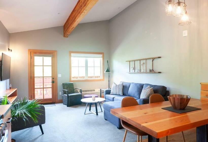 سوییت, The Suites On Main