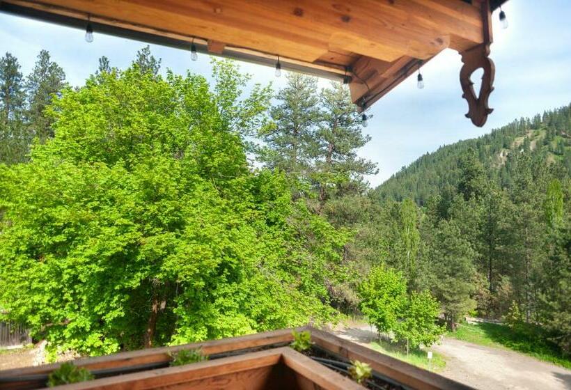 سوییت, The Suites On Main