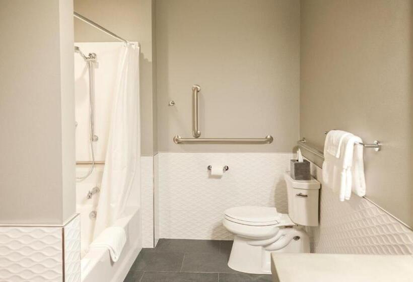 3 Bedroom Suite, The Suites On Main