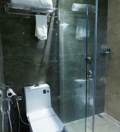 Quarto Deluxe, Aryavilas