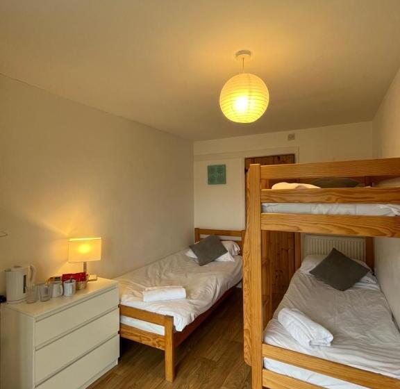 غرفة إقتصادية ثلاثية, Elemental Surf Lodge