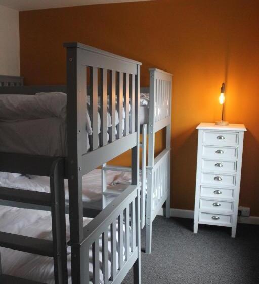 غرفة عائلية, Elemental Surf Lodge