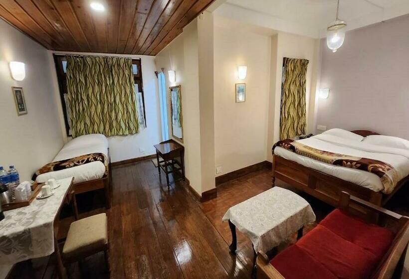 Economy Triple Room, Ivanhoe