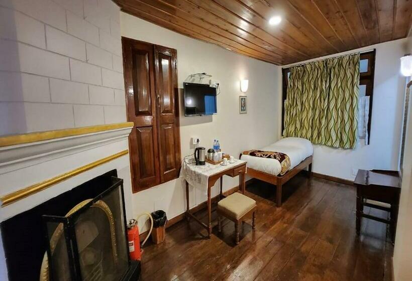 Economy Triple Room, Ivanhoe