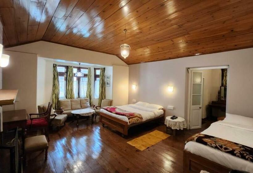 Deluxe Kolmen Hengen Huone, Ivanhoe