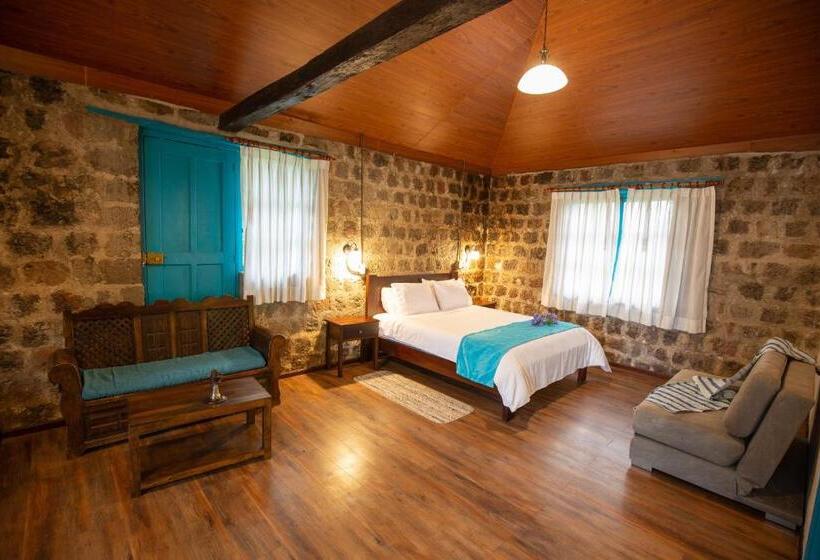 جناح عائلي, Niebli Historical Farm And Lodge At Pululahua Volcano