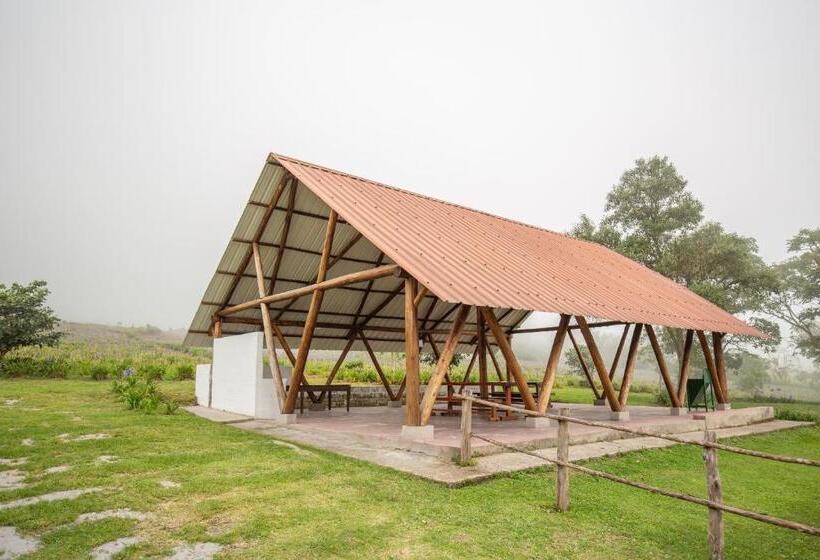 جناح عائلي, Niebli Historical Farm And Lodge At Pululahua Volcano