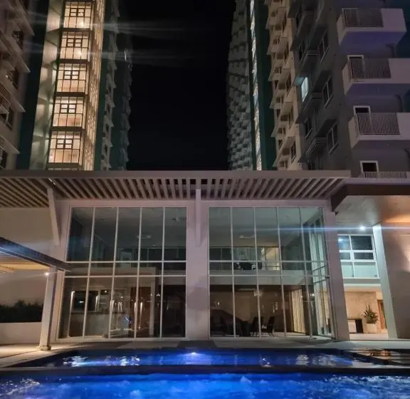 ファミリーステューディオ, Jets 3 Condo Rentals