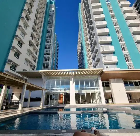 ファミリーステューディオ, Jets 3 Condo Rentals