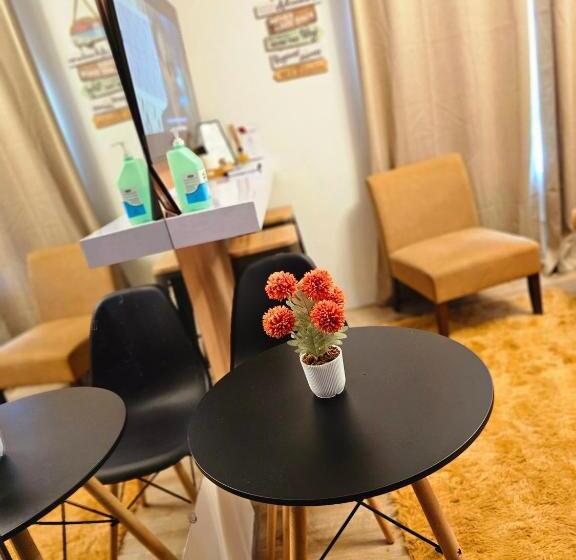 ファミリーステューディオ, Jets 3 Condo Rentals