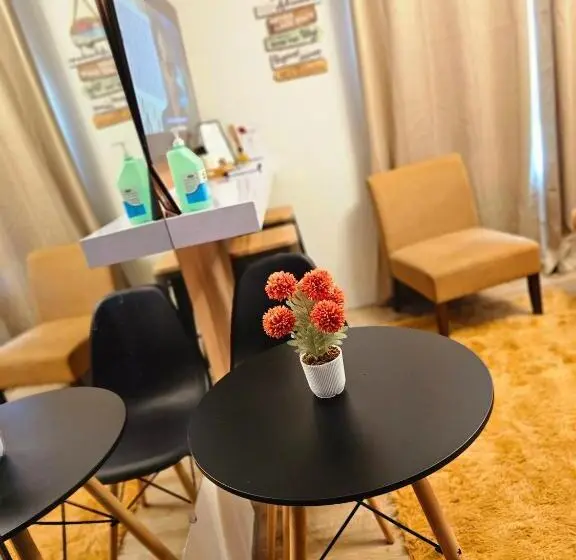 ファミリーステューディオ, Jets 3 Condo Rentals